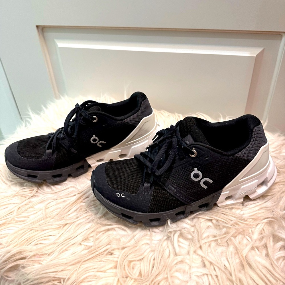 Like new On Cloud women’s tennis shoes, size 6.5